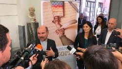 caritas migranti Roma Ambarus da.JPG