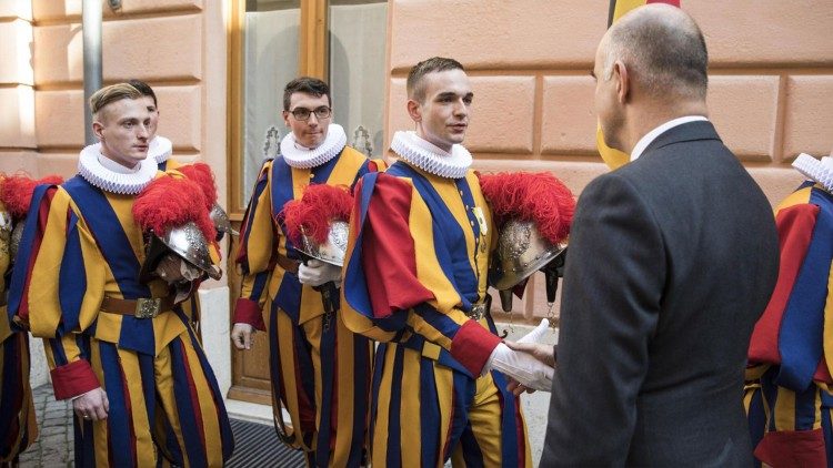 Vincent Perritaz greets Alain Berset, then President of the Swiss Confederation, during a visit to the Vatican on 12 November 2018