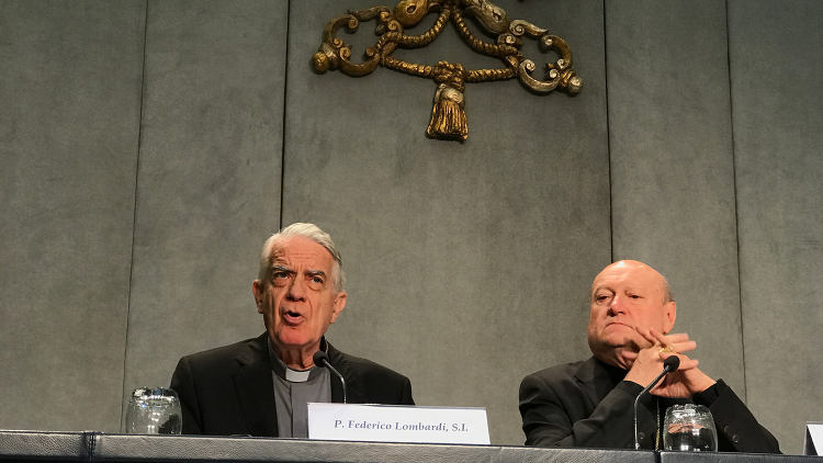 Na prezentácii vystúpili kardinál Gianfranco Ravasi (vpravo) a P. Federico Lombardi SJ