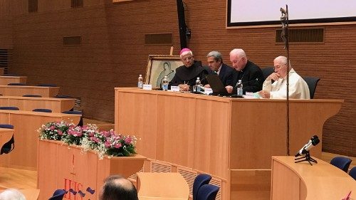 Congreso sobre 40 años de Puebla: La Iglesia está en medio de la gente común