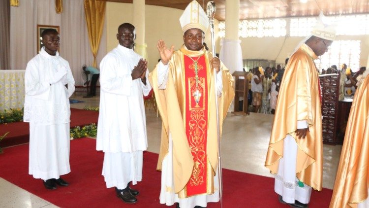 Mons. Bruno Yedoh - Foto de archivo