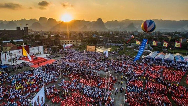 ĐHGT Giáo tỉnh Hà Nội được tổ chức mỗi năm một lần theo luân phiên các giáo phận từ năm 2002 do Đức cha Nguyễn Văn Sang đề xướng. Ảnh: Antonio Media.