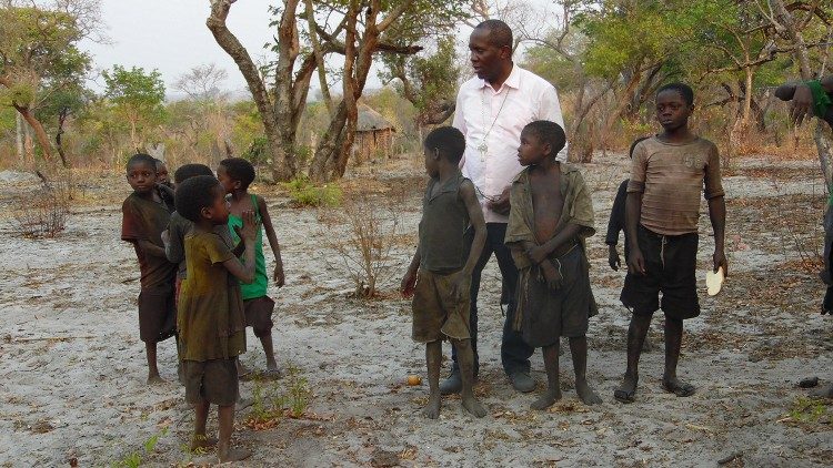 D. Leopoldo Ndakalako, Bispo de Menongue, Angola