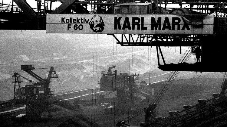 Una fabbrica della Germania dell'Est nel 1989, foto di Livio Senigalliesi