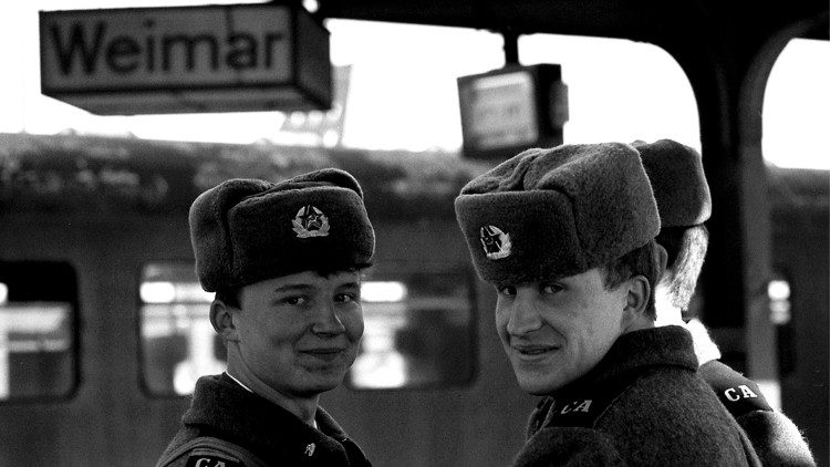 Soldati russi a Weimar nel 1989, foto di Livio Senigalliesi