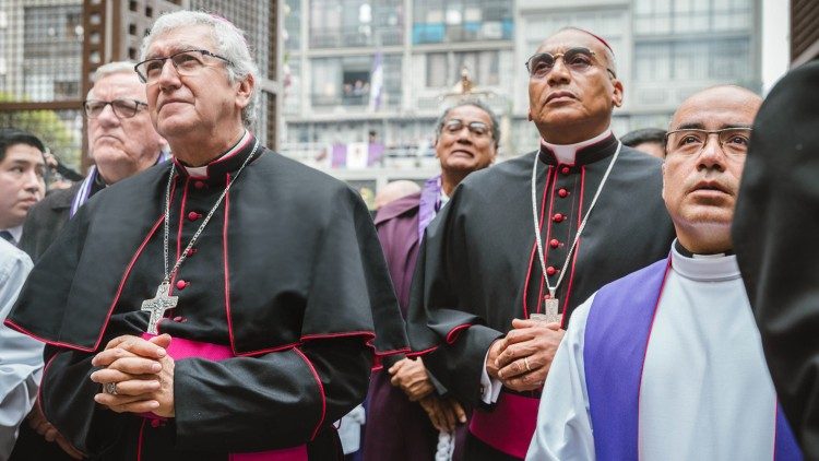 Bendición inicial antes del primer recorrido tradicional