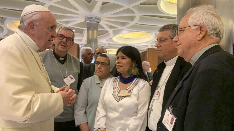 Papa Francisco no intervalo da Congregação Geral