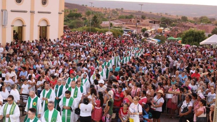 A romaria vai até a Igreja Matriz