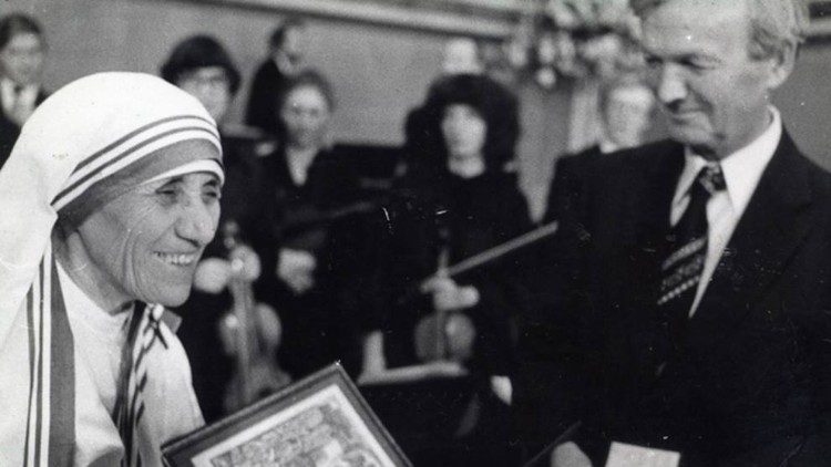 Madre Teresa riceve il Premio Nobel per la pace