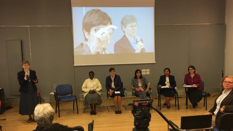 Le religiose in Conferenza stampa