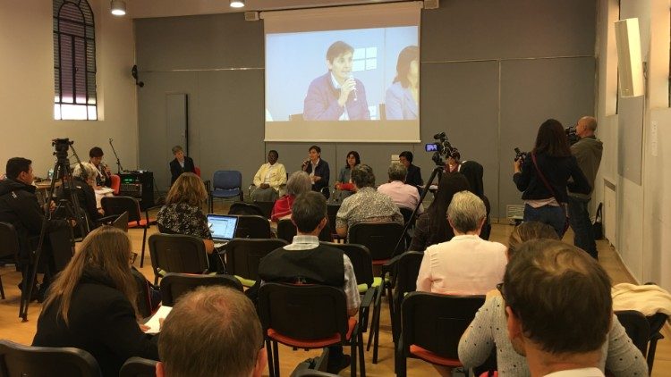 Le religiose in Conferenza stampa