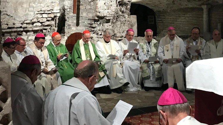 Padri-Sinodali-catacombe-Domitilla-4.jpeg