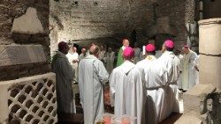 Padri-Sinodali-catacombe-Domitilla-6.jpeg