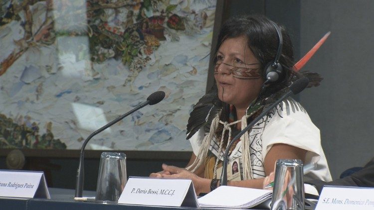 Marcivana Rodrigues Paiva, rappresentante del gruppo etnico Sateré Mawé, in Brasile