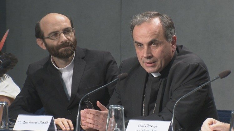 Mons. Domenico Pompili (a destra) e padre Dario Bossi