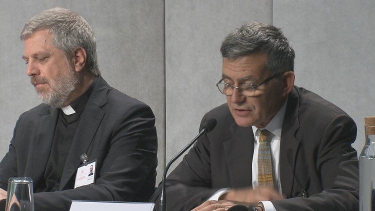 Paolo Ruffini (a destra), prefetto del Dicastero per la Comunicazione 