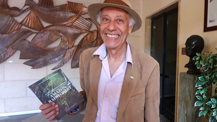 O jornalista brasileiro com a sua obra