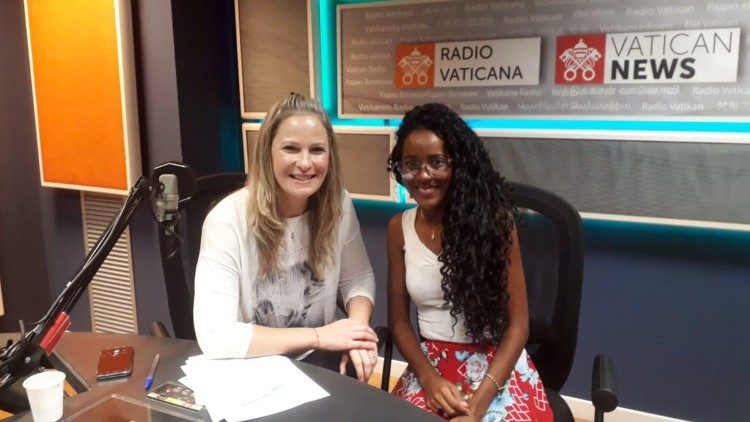 Flávia participou da live do Vatican News nesta quarta-feira (23)