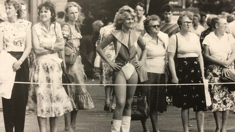 Berlino Est 1989: donne in Karl Marx Allee, foto di Augusto Bordato