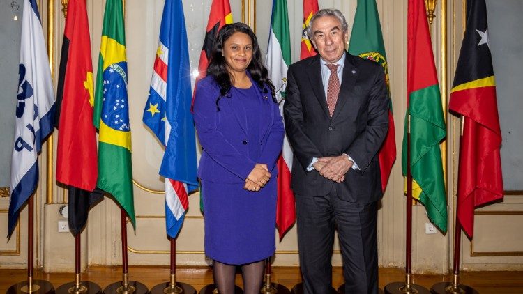 Suzy Barbosa (E) e Francisco Ribeiro Telles (D) na sede da CPLP em Lisboa