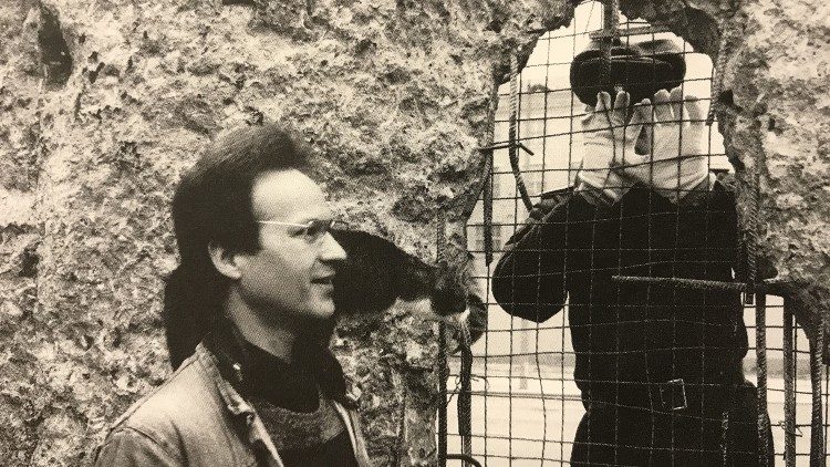 muro-Berlino-1989-la-breccia.jpg