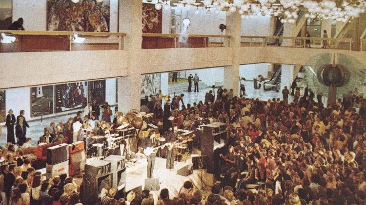 Il salone delle feste del Palast der Republik a Berino Est, demolito nel 2008