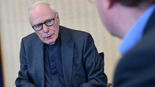 D: Emeritierter Erzbischof räumt schwere Fehler im Umgang mit Missbrauch ein