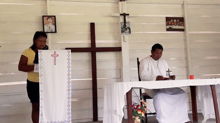 Աւանդավէպ. Այկուն Իպոկան Էուտէում՝ իր կառուցած մատուռում 