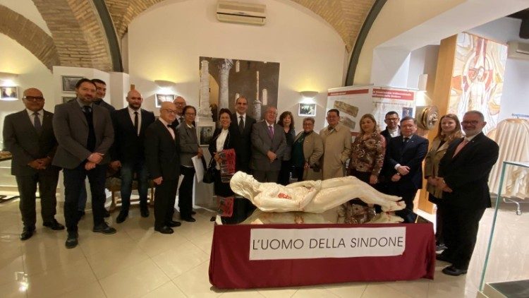 Los presentes en la conferencia 