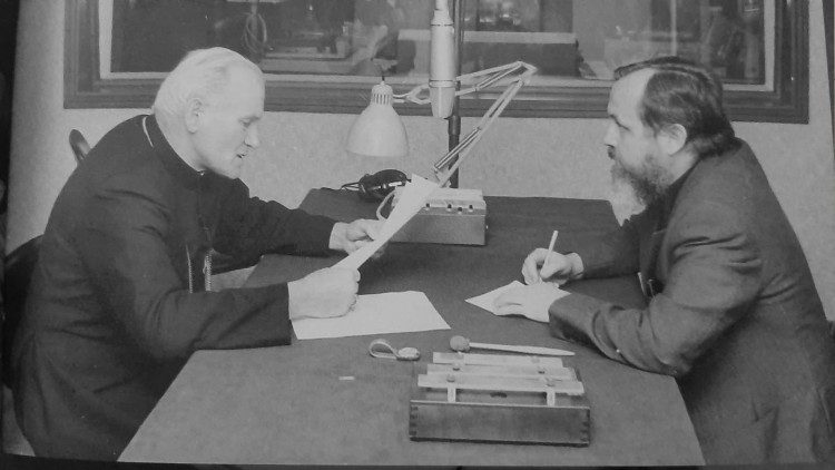 Le cardinal archevêque de Cracovie, Karol Wojtyla, invité de la rédaction polonaise de Radio Vatican