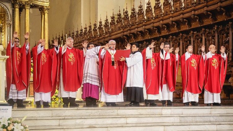 Monseñor Carlos Castillo y los Capellanes universitarios 