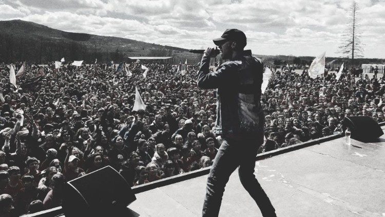 Guillermo Esteban during one of his first concerts