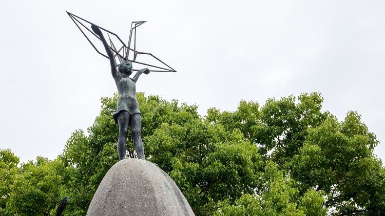 hiroshima paz monumento niños