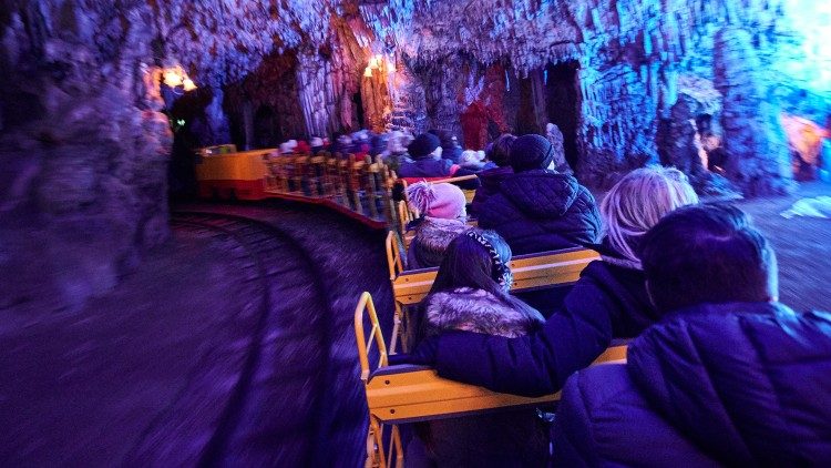 Petit train dans les grottes de Postojna
