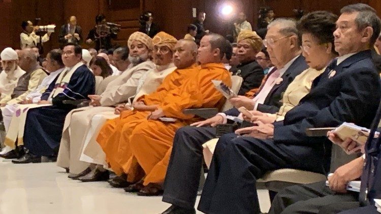 La prima fila del pubblico dell' auditorium 