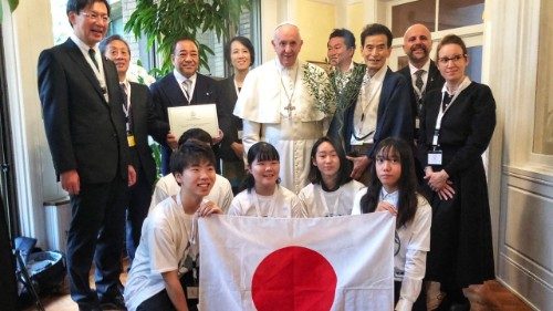 Vatikan: Papst weiht neuen Sitz seiner Schulstiftung ein