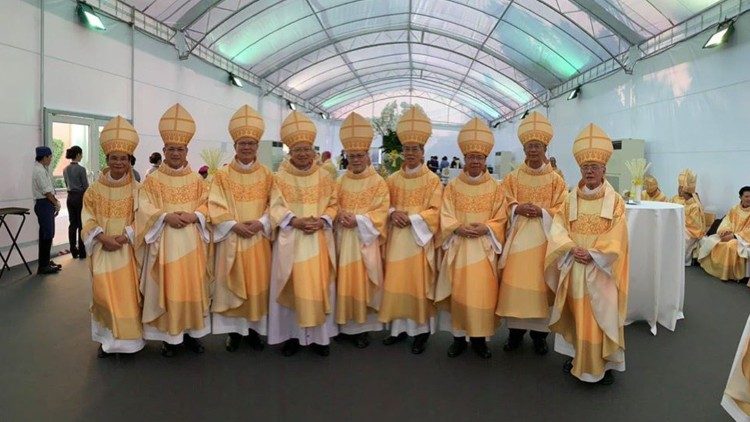 Giám mục đoàn Việt Nam cử hành Thánh lễ cùng Đức Thánh Cha Phanxicô tại Băng Cốc.