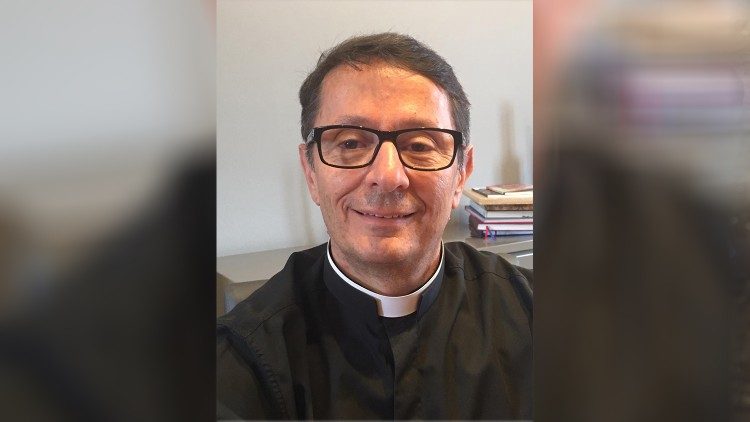 Pe. Mário Marcelo Coelho, professor da Faculdade Dehoniana de Taubaté (SP), integra o grupo