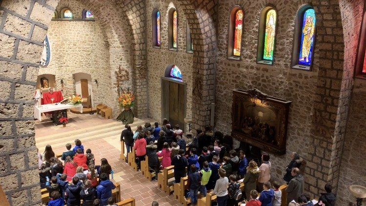 La chiesa del Santuario, dove il Papa presiederà la celebrazione della Parola
