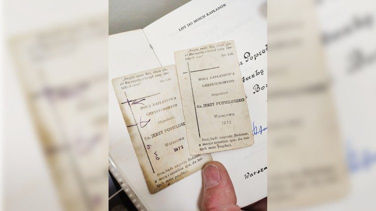 Obrazki prymicyjne ks. Jerzego z jego życiową dewizą