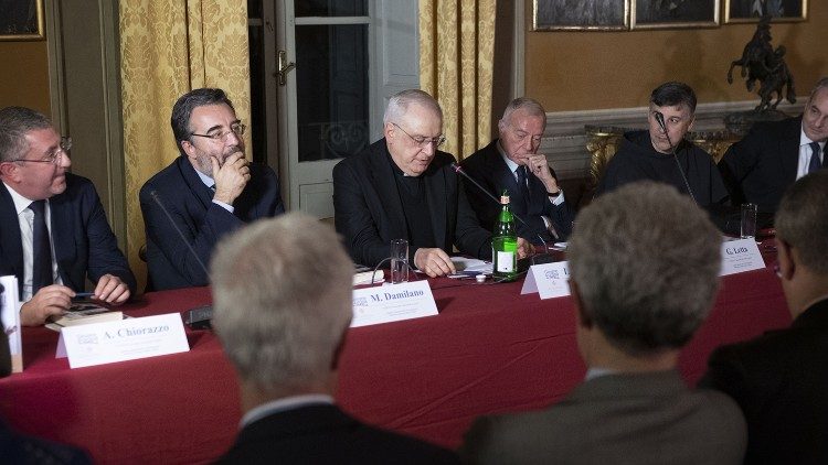 Mons. Sapienza alla presentazione del libro “Un uomo che tende le mani”