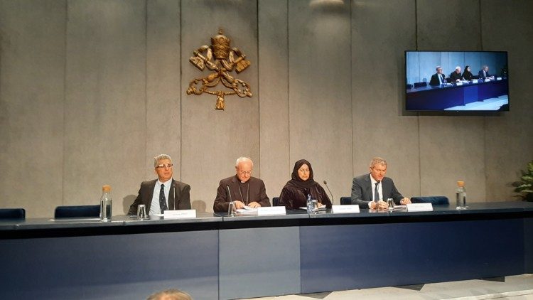 La presentazione del Simposio in sala stampa vaticana 