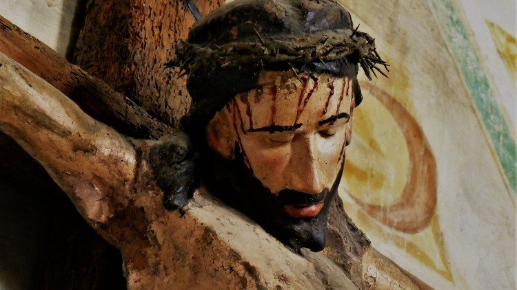 Ser sinal tangível da presença amorosa de Deus junto aos pobres e sofredores, nos quais Cristo se faz presente