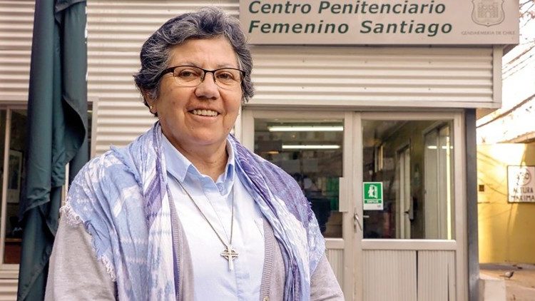 La hermana Nelly León, fundadora de la obra “Mujer, levántate” ha acompañado a Janeth y a cientos de otras mujeres en su proceso de reinserción social. (Foto de Revista Mensaje, Chile)