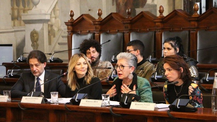 Salvatore Martinez e gli artisti che parteciperanno al pranzo con i detenuti