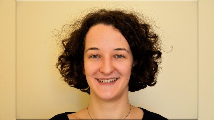 Die 24-Jährige Theologiestudentin Jana Roschitz lebt bei den Franziskanerinnen in einer Art WG mit vier Generationen.