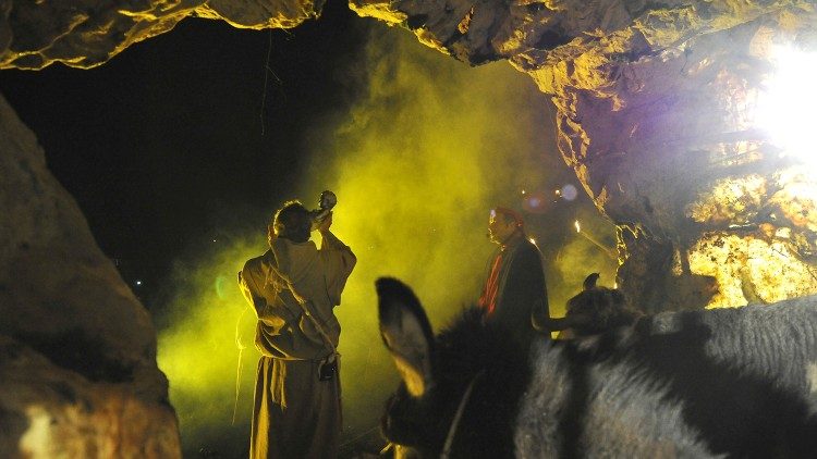 San Francesco nella rievocazione storica del primo presepe del Natale 1223 a Gubbio. Foto Massimo Rinaldi Rieti