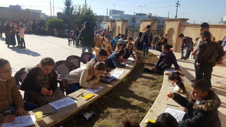 I bambini a Natale nella parrocchia di Qaraqosh