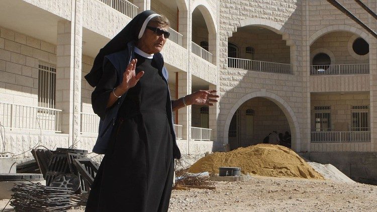 S. Rafała na budowie domu w Betlejem