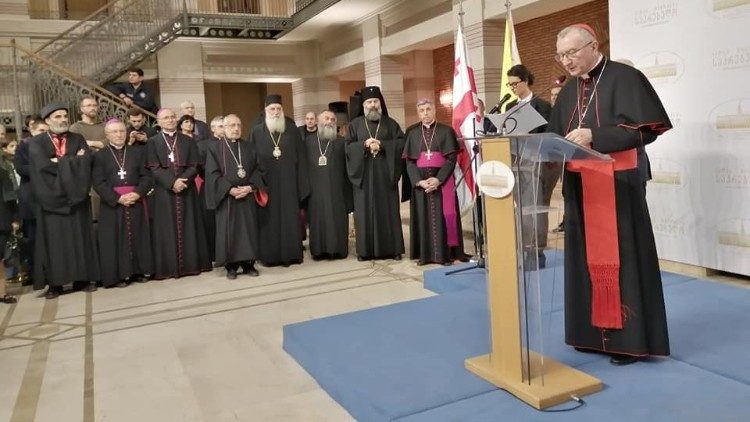 Кардынал Пьетра Паралін падчас візіту ў Грузію 